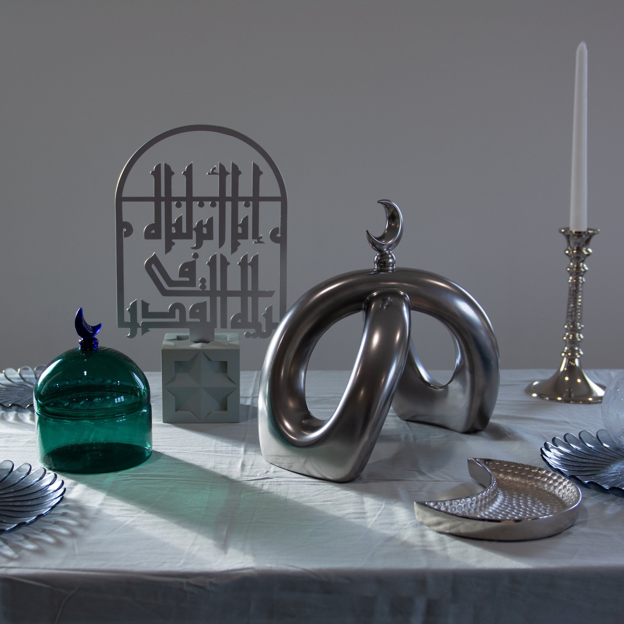 Crescent Knot Sculpture: Chrome