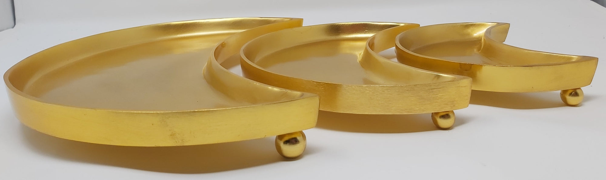 Side view of Golden color Large, Medium and Small size moonlight platters for ramadan and eid decoration